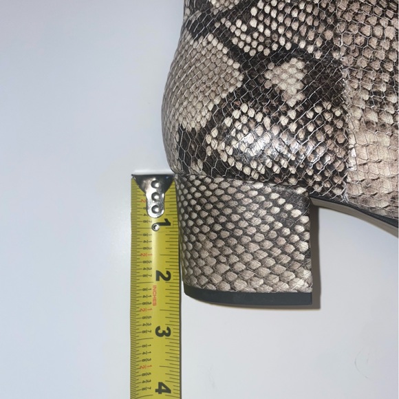 Flawless Dolce Vita Snakeskin Pointed Toe Boots 8 - Picture 8 of 10